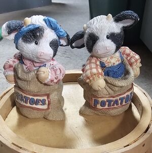 Mary's Moo Moos "Winning By A Country Mile" & "Moooove Out Of My Way" Figurines